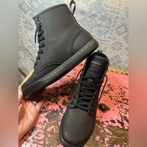 DR. MARTENS Women’s Sheridan Boots Sz 7 - NEW